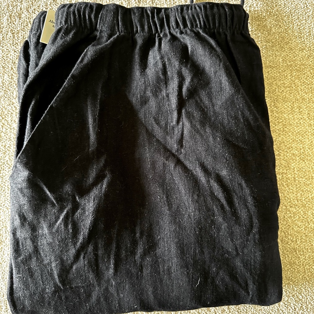 A&F brand new pull on tie waist linen wide leg regular pant
